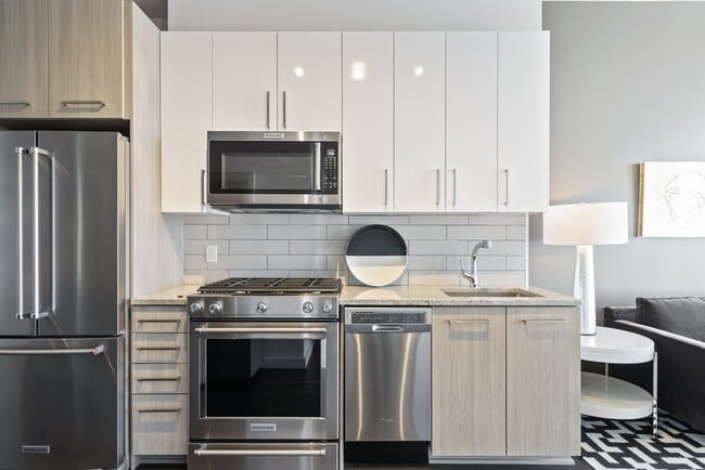 Building Photo - 515 Church St