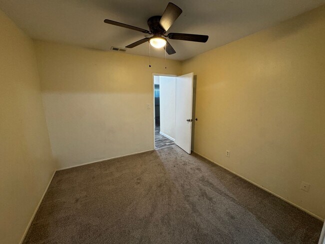 Building Photo - 5448 Encina Dr