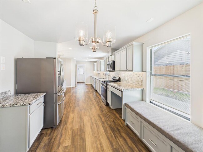 Building Photo - 5627 Cerritos Dr