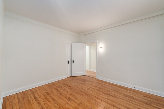 Building Photo - 2-Bedroom plus Office/Den, 1-Bathroom Apartment with Porch near JHU