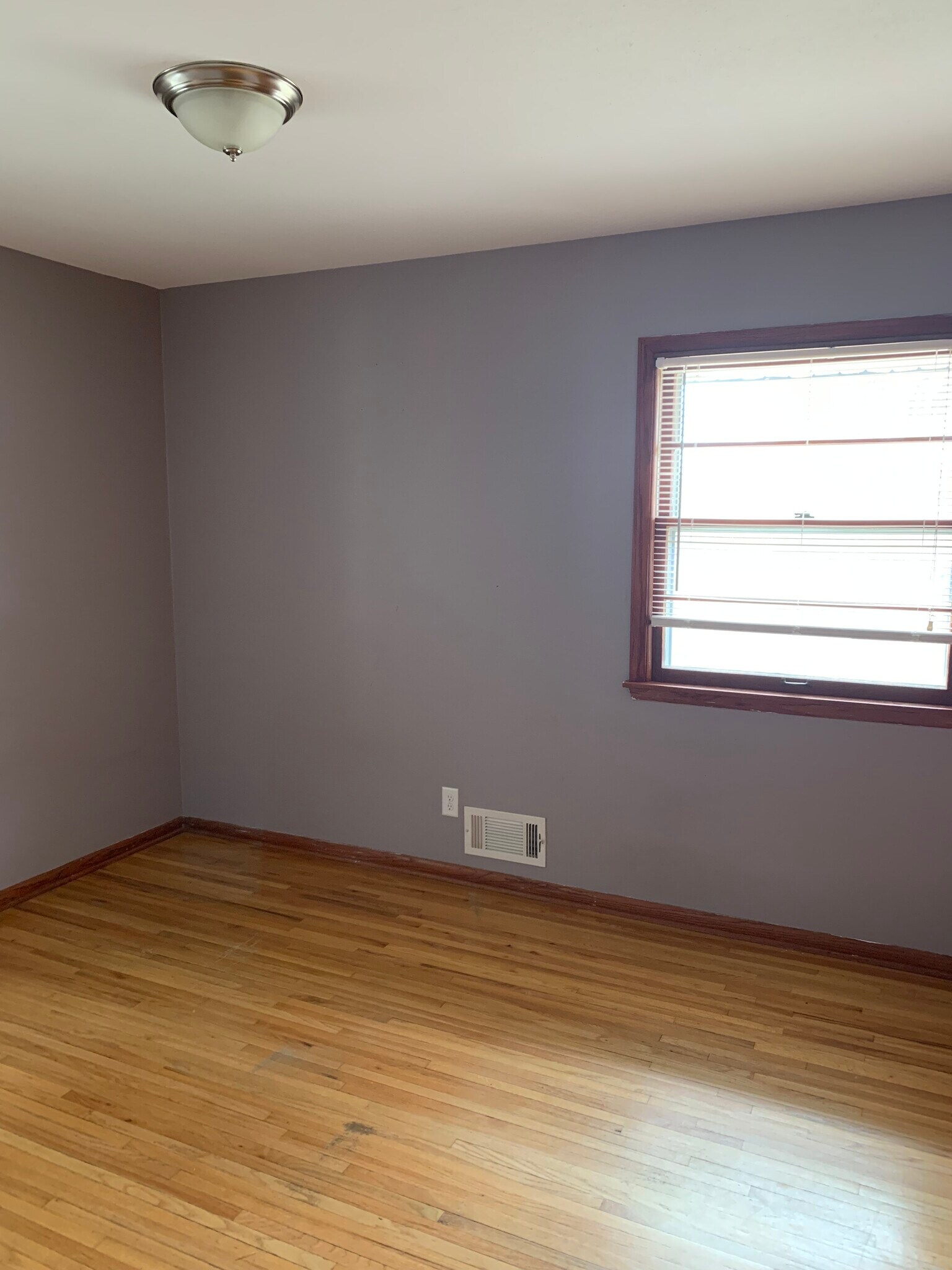 Building Photo - 2237 Hampshire Ave S