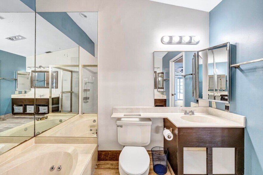 Building Photo - 2075 NW 15th Pl