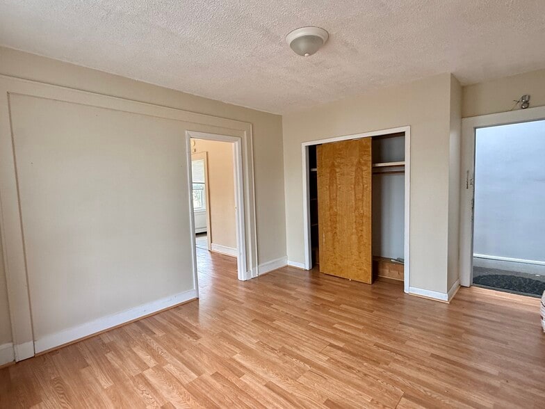 Building Photo - 167 Davis Ave