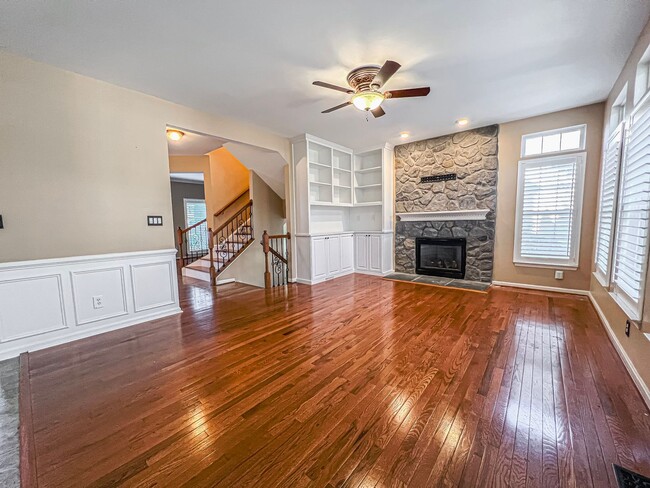 Building Photo - Stunning 4 Bedroom 3 Bathroom Brick Home W...