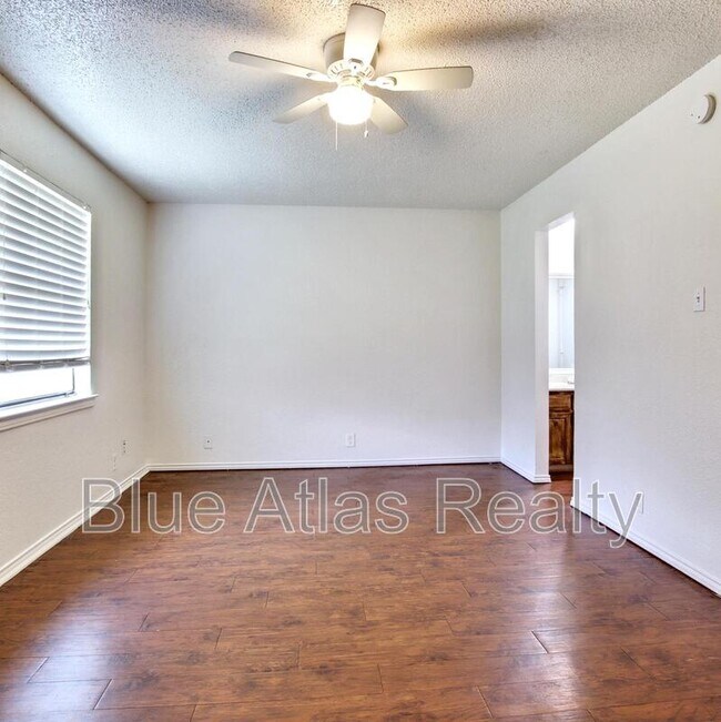 Building Photo - 6857 S Creek Dr