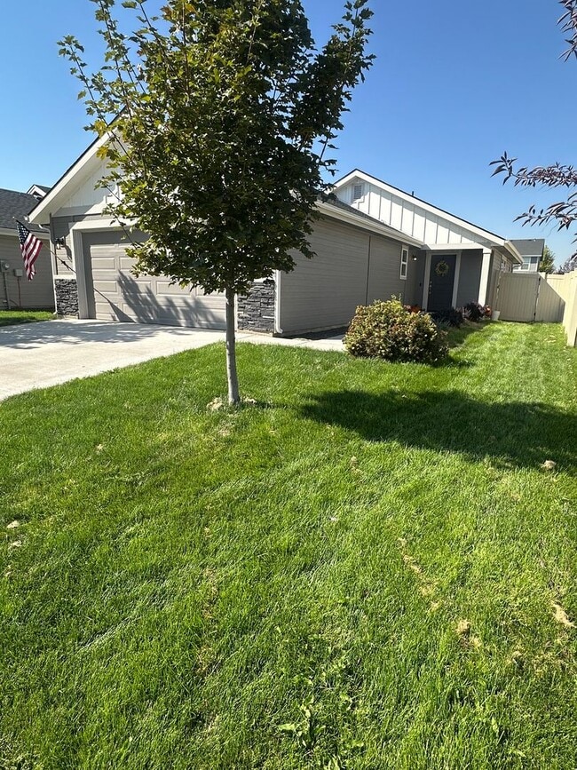 Primary Photo - Beautiful 3 bedroom 2 bathroom in a wonder...