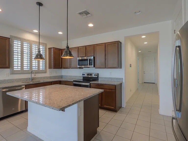 Building Photo - 832 S Strahan Pl