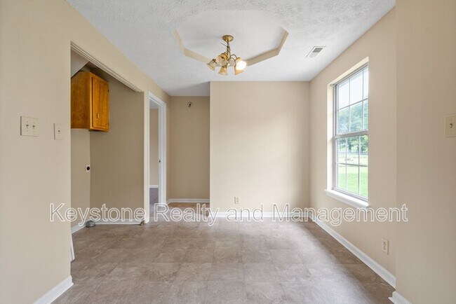 Building Photo - 2080 Carneal Ln