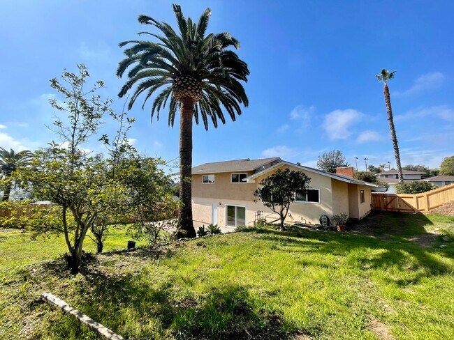 Building Photo - Beautiful 4B/2.5BA House in Oceanside w/ Attached Garage & W/D!