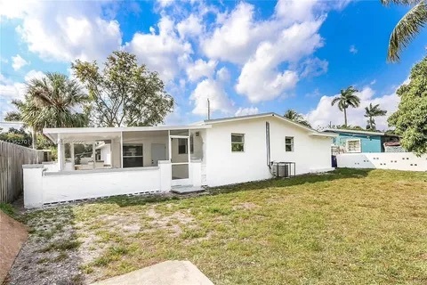 Building Photo - 4421 NW 34th Ct