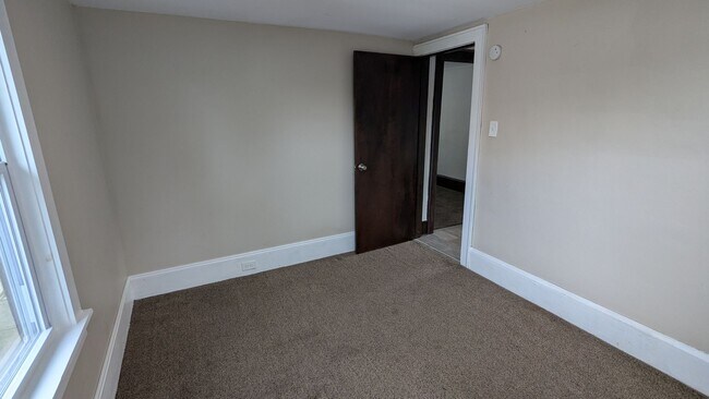 Building Photo - LEASING SPECIAL! Charming 3-Bedroom, 1-Bathroom Home in the Heart of Akron