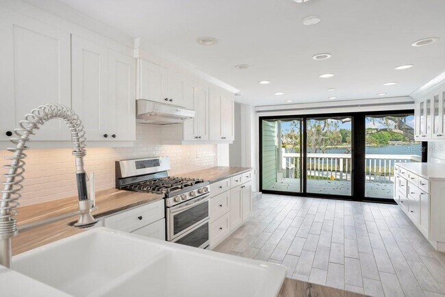 Building Photo - 812 East Blvd