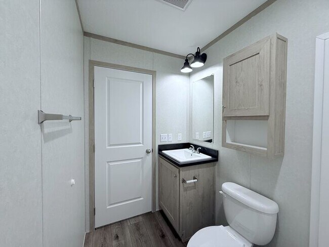 Building Photo - 29680 Jamestown Dr