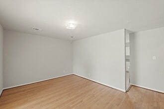 Building Photo - 326 Brookview St