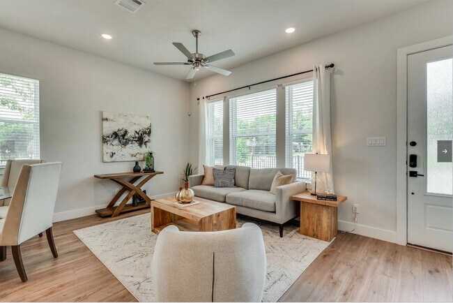 Building Photo - 505 Mission Trl