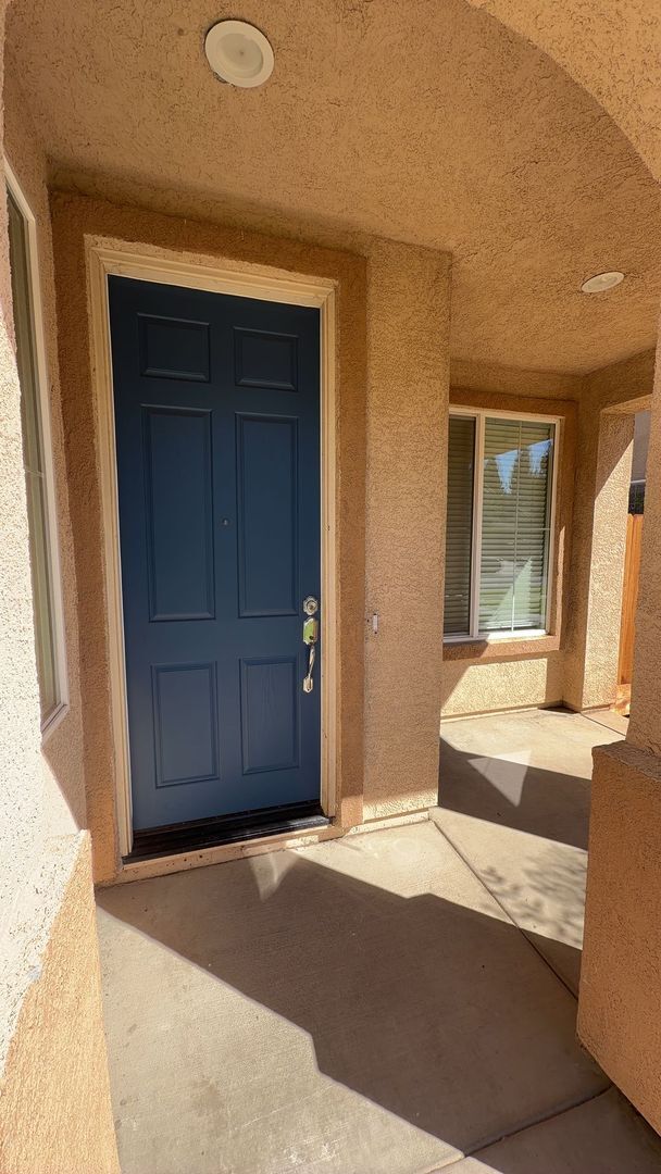 Building Photo - 2390 River Rock Dr