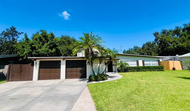 Primary Photo - Stunning 4-Bedroom Home in Waterfront Esta...