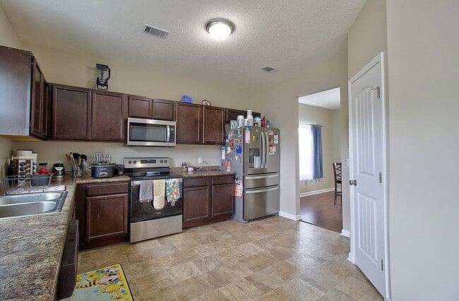 Building Photo - 1303 Windrow Dr