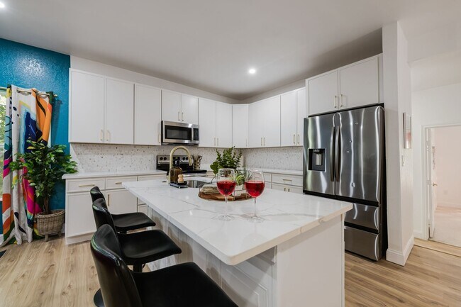 Building Photo - 5624 Eastside Ave