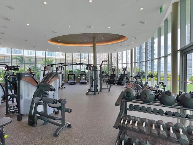 Building Photo - 711 NE 23rd Terrace