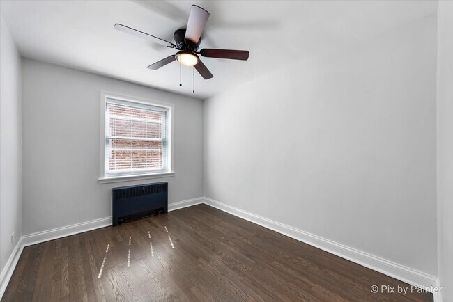 Building Photo - 2715 W Berwyn Ave