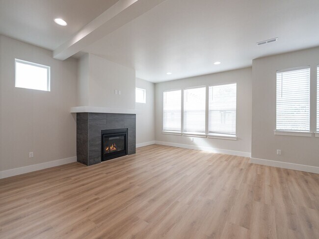 Building Photo - 9362 SW Eunice Ln
