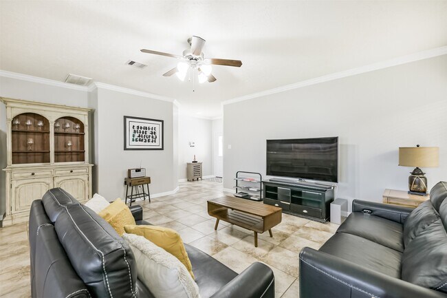 Building Photo - 1822 Don Alejandro