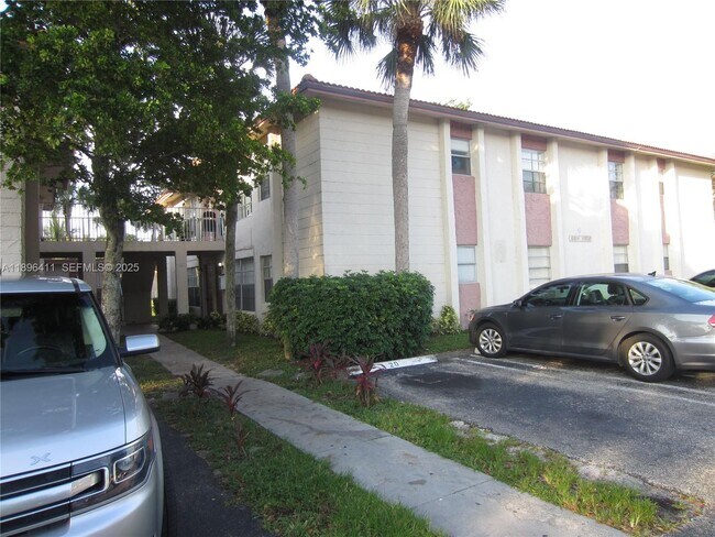 Building Photo - 10812 Royal Palm Blvd