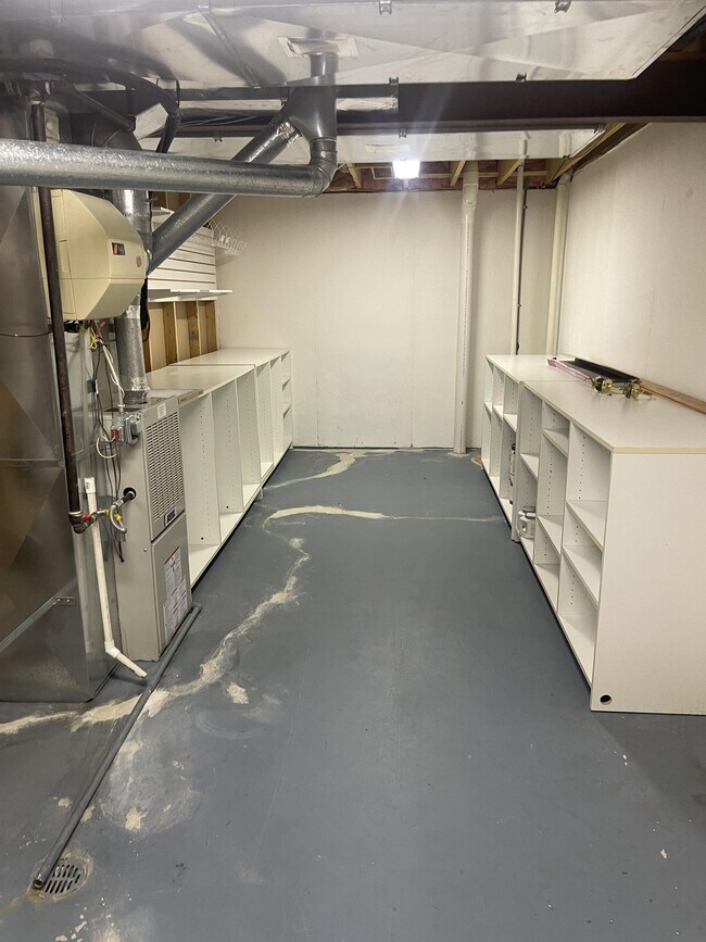 Building Photo - 1107 Hawkeye St