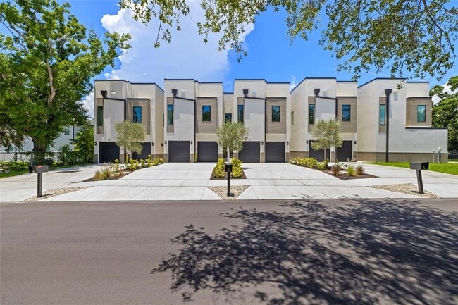 Primary Photo - 218 N Hesperides St