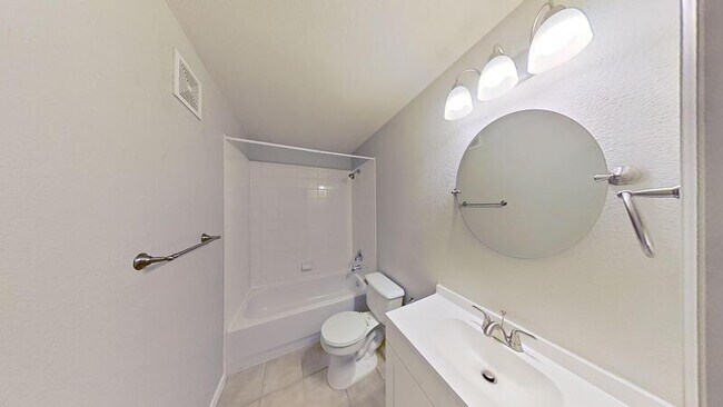 Building Photo - 1747 N Pearl St