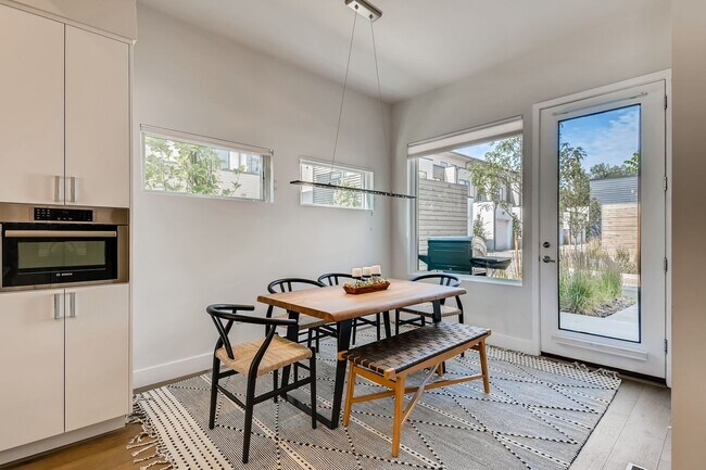 Building Photo - Contemporary Townhome with Rooftop Deck-Flatiron Views