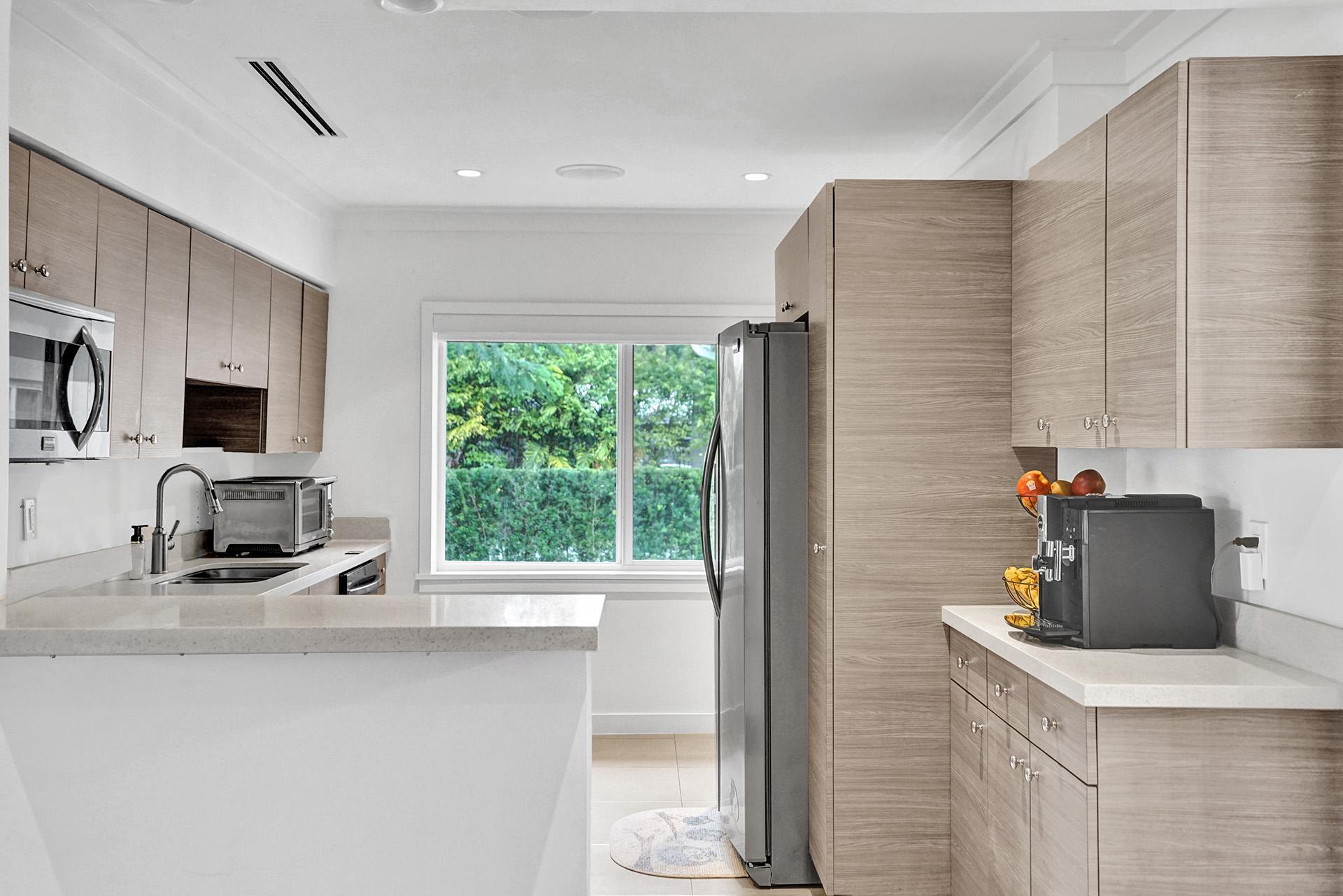 Building Photo - 11425 NE 3rd Ave