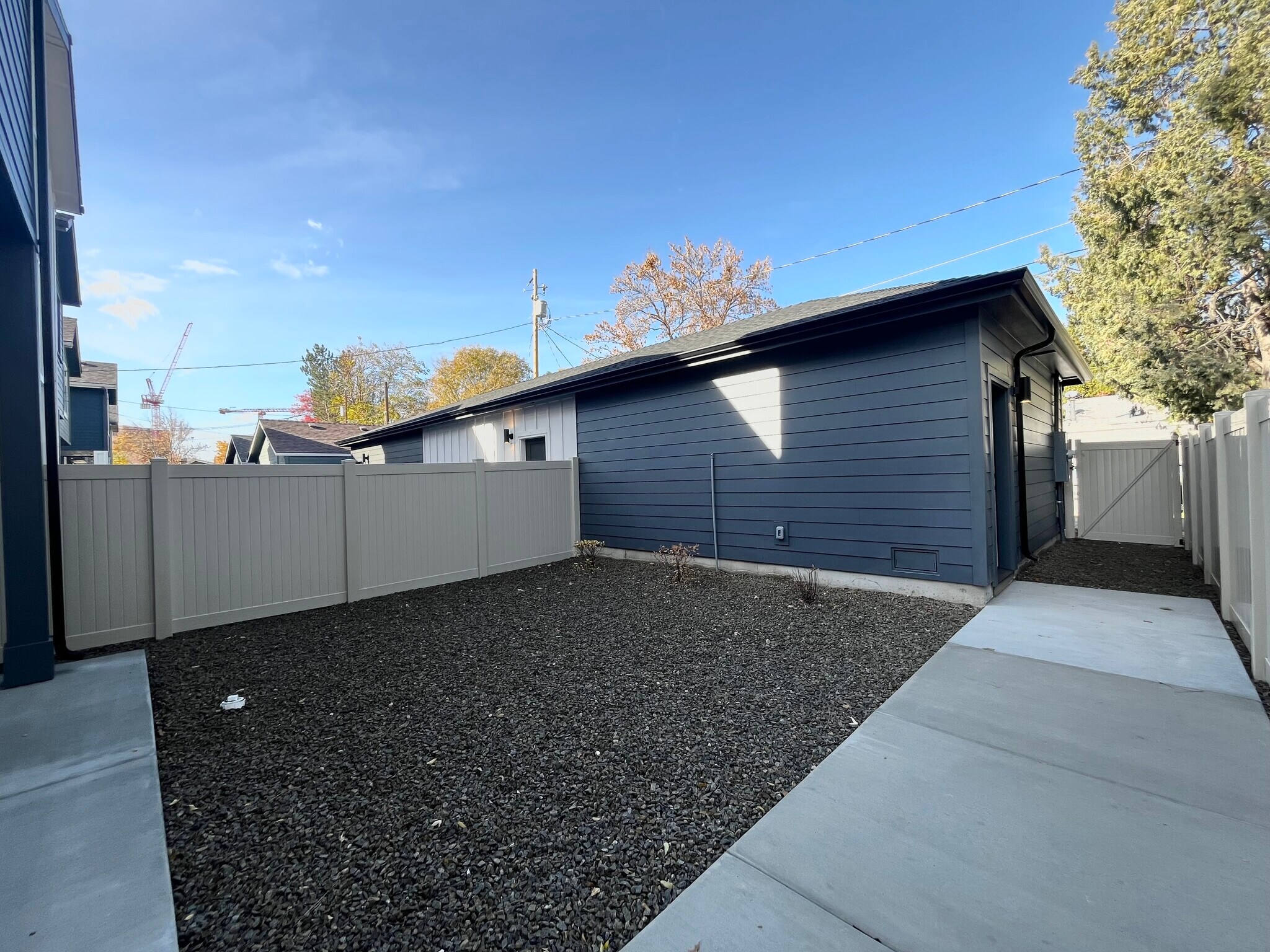 Building Photo - 626 E Krall St