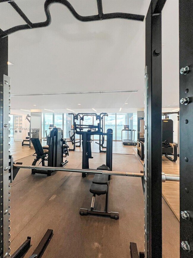 Building Photo - 700 NE 26th Terrace