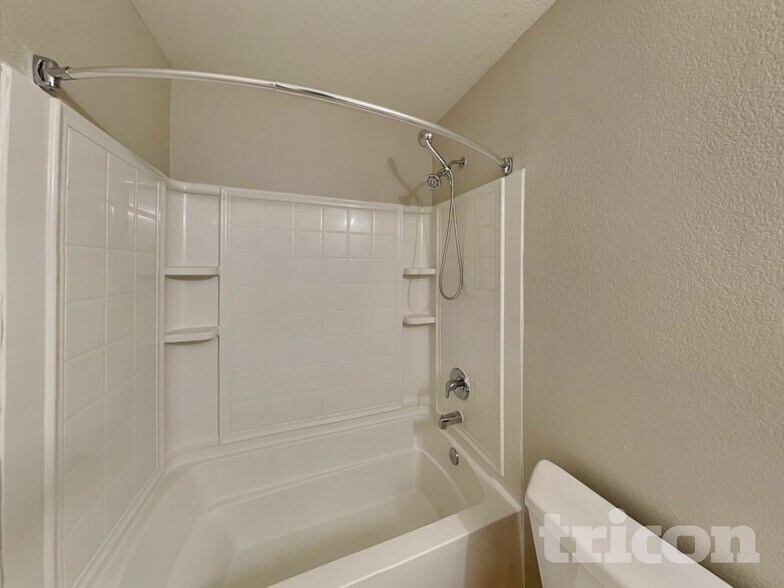 Building Photo - 408 Foliage Cir