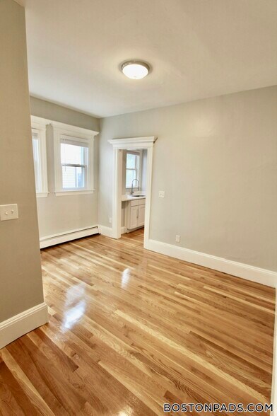 Building Photo - 55 Estes St