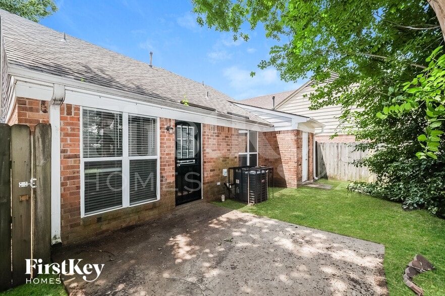 Building Photo - 7602 Iris Dr