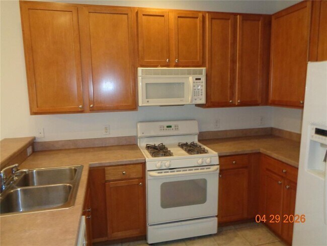 Building Photo - 210 Woodhouse Ln