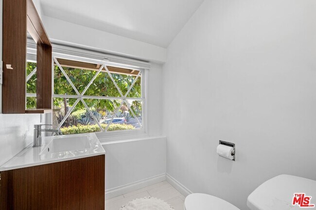 Building Photo - 3709 Stone Canyon Ave