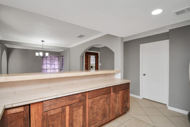 Building Photo - 6439 Hidden Arbor Ln