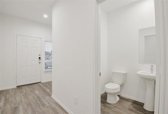 Building Photo - 1055 Llano Trl