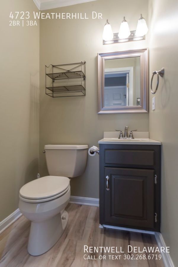 Building Photo - GORGEOUS TOWNHOME