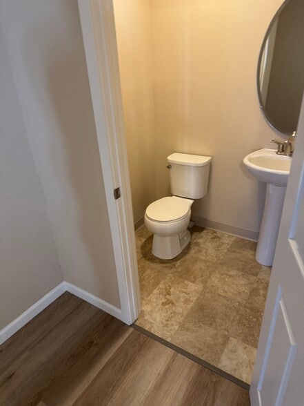 Building Photo - 5209 E Upriver Dr