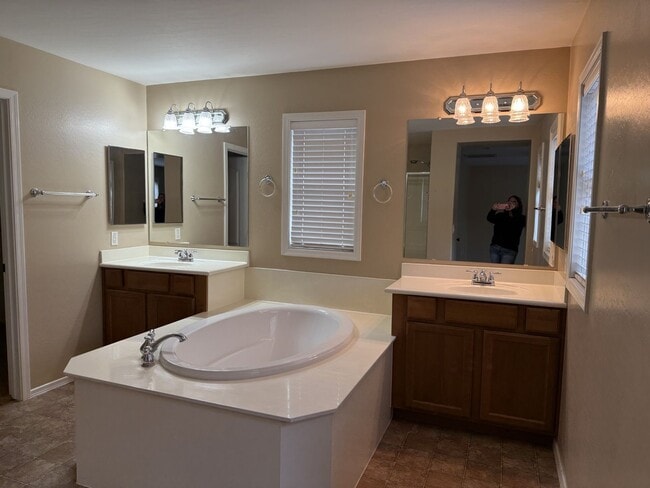 Building Photo - 3 bed in Cooley Station in Gilbert!