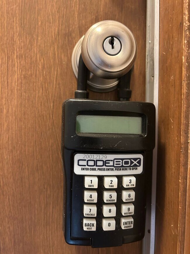 Building Photo - 11 Clark St