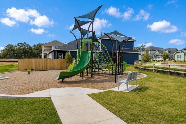 Building Photo - Beautiful 3 Bedroom Home + Study in Paramount