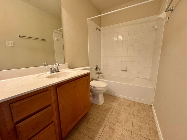 Building Photo - 5207 Bridgewood Dr