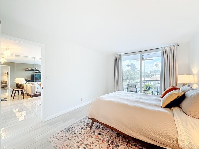 Building Photo - 2741 Taft St