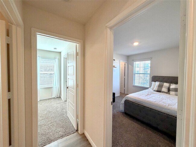 Building Photo - 7416 Raynor Pl